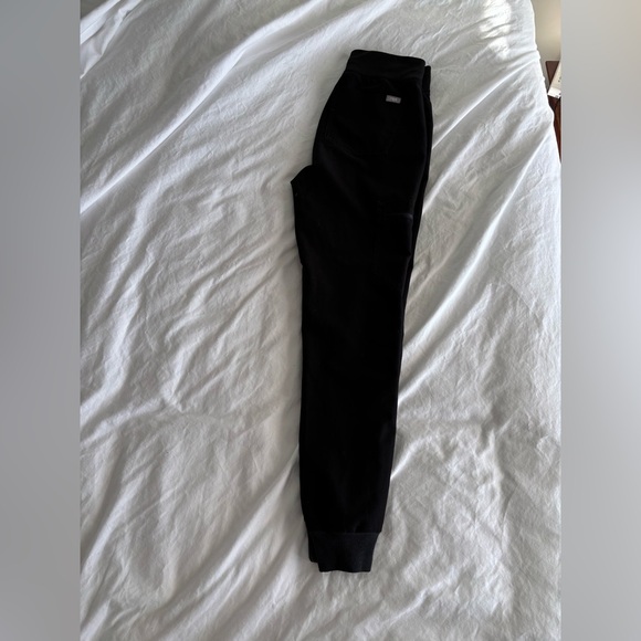 13 pairs of black Figs brand scrub pants (variety of styles) - Picture 12 of 12